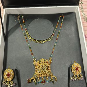 Kundan Jewellery Set In Multi Colour Wid Golden