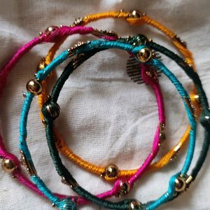 4 Piece Of Multicolored Bangles