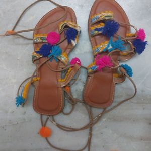 Cute Pom Multicolour Flats With High Knots