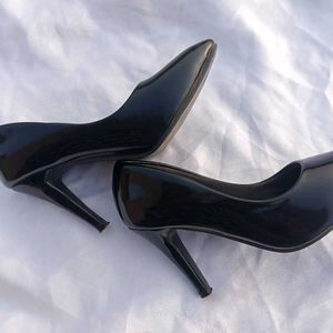 Black Glossy Pump Heels