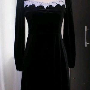 Premium velvet dress with slit