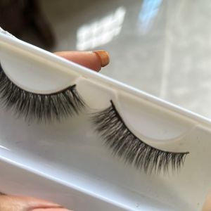 New Eyelashes Unused