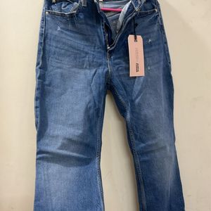 New With Tag Levi’s Flared Jeans