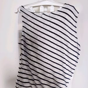 Stylish Top With White And Black Stripes