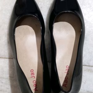 Size 39 WOMAN SHINY BLACK BELLY HEELS SHOES