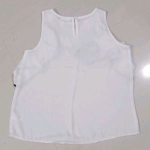 Sleeveless white short top