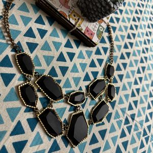 Black Elegant Neckpiece