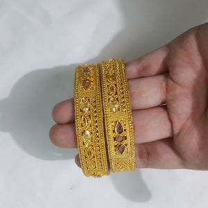 GOLD-PLATED BANGLES WITH REAL STONE EMBEDDED