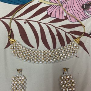 Beautiful White Pearl And Diamond Nacklace