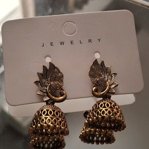 2 GOLDEN EARINGS