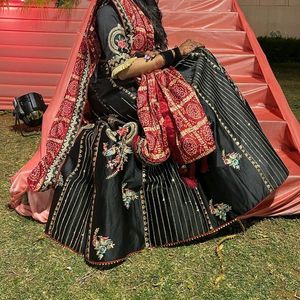 Black lehenga With Chunri Print dupatta