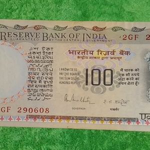 100 Rupees old series banknote of India