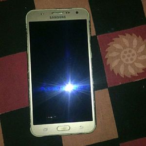 Samsung J7