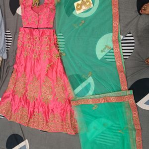 Lehnga Choli With Jewellery