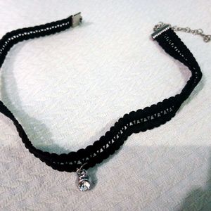 Women's black choker