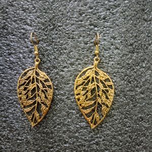 Beautiful leaf Design Earrings