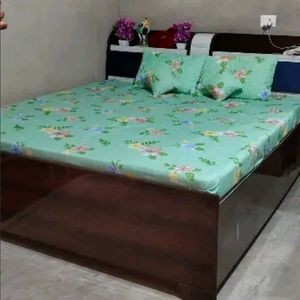 Double Bedsheet With Pillow Covers