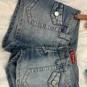 Denim Shorts / Hot Pants