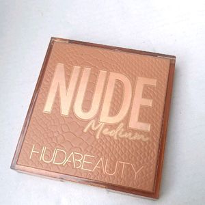 Huda Beauty Eyeshadow Palette