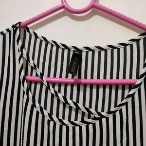 Striped Top Korean Import.Size 36-40 L-26 Half