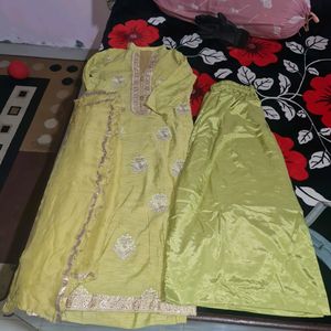 Palazzo Suit Like New Midium Size With Dupatta