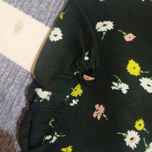 Black Colour Floral Printed T-shirt For Girls M