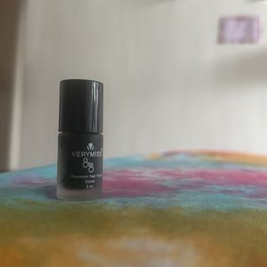 Very Miss Matte Black Nail Lacquer