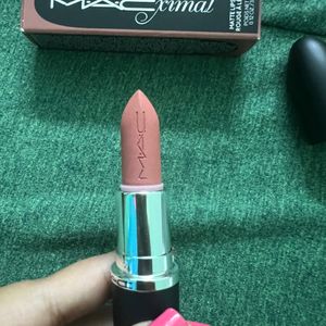 MAC (M.A.CXIMAL) Matte Lipstick “Velvet Teddy”