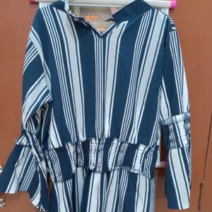 L Size Striped Top