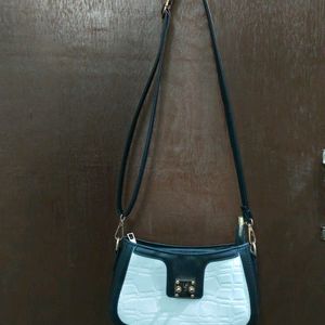 Diva Dale Sling Bag