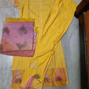 Kurta, Pant And Dupatta