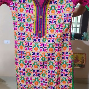 ✨️😍Kutchi Work Kurti With Batikh Print