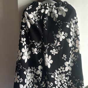 Black & White Flower Pattern Capri