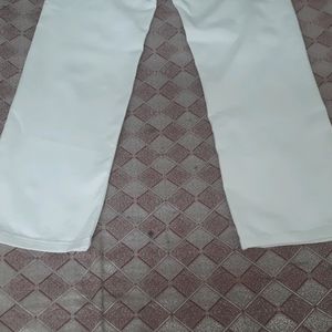 White Straight Jeans ❤️ Offer Is For Now 🔥