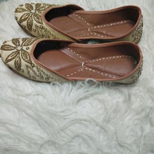 Ethnic Juttis