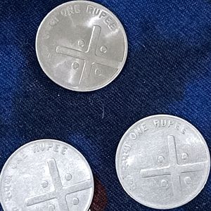 One Ruppee Cross Coin 2005 Year