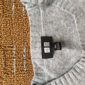 UNIQLO ROUND NECK SWEATER GREY