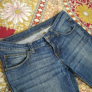 Straight Fit Jeans For Women With Affordable Price