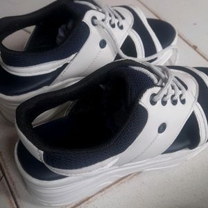 Stylish Casual Footwear For Women Size 6