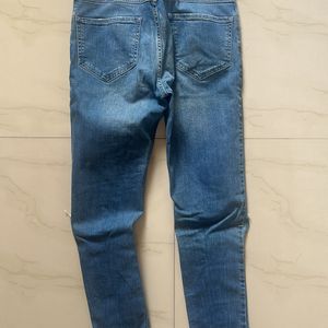 TORN BLUE JEANS FOR MENS