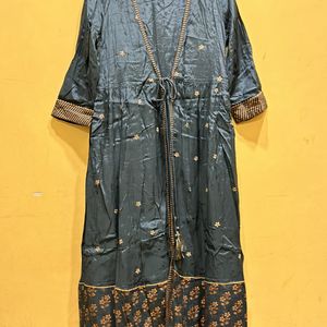 Avaasa Teal Floral Layered Kurta With Tie-up SizeL