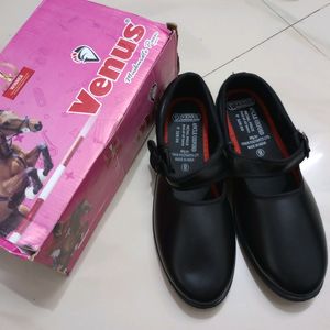 School shoes, Black shoes for girls
