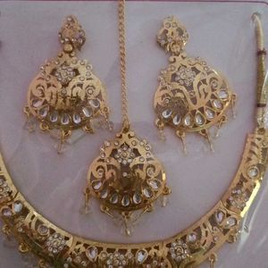 Jewellery Necklace With Earrings And Mang Tika