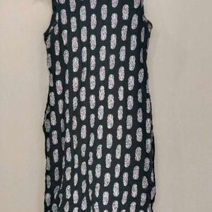 Avaasa Black Motif Printed Kurta Size M