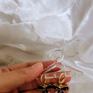 Bow Black Earrings