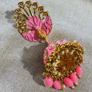 Jhumkas - This Beautiful Jhumkas are all new. But the connector for them is missing while shifting. If someone can fix and use then they are very pretty.