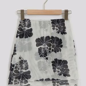 Lettuce trim pencil skirt