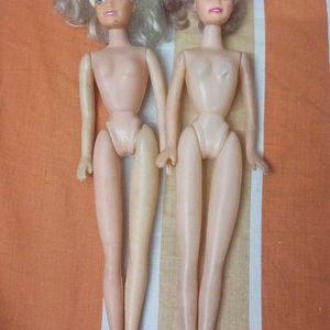 2 Barbies