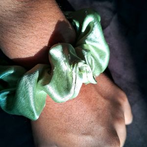 GREEN SCRUNCHIES