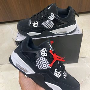 Jordan Retro 4 Black